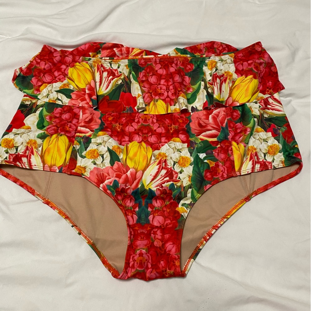 Tulip peplum bottoms